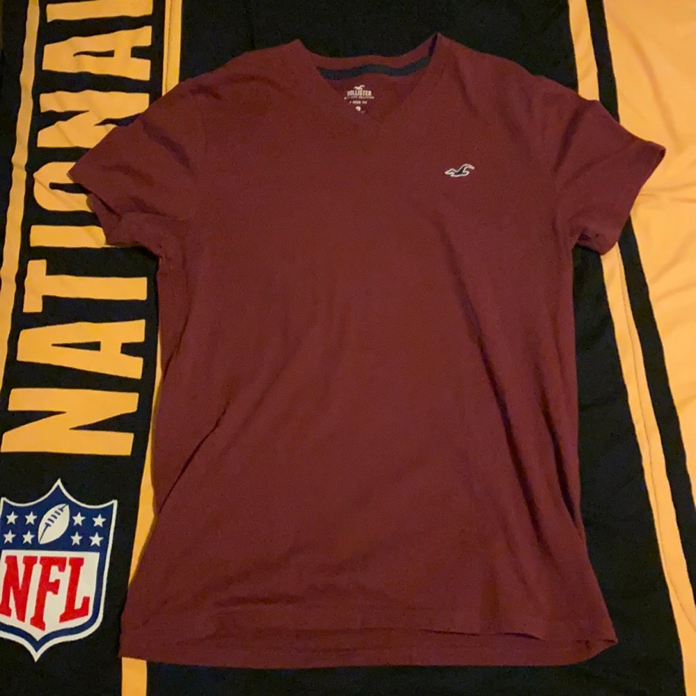Hollister v neck maroon shirt